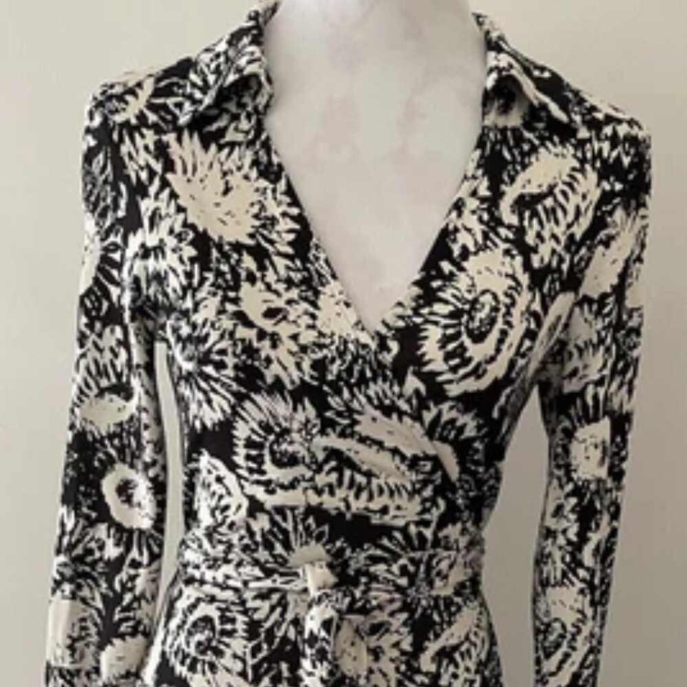 Diane Von Furstenberg Vintage Black/White Sunflower Silk Wrap Dress Size 8